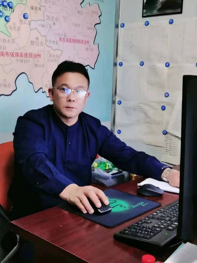 不到2年时间，，，，，，，入手33台壹定发智能旋挖钻机，，，，，，，这位老板什么来头？？？？？？