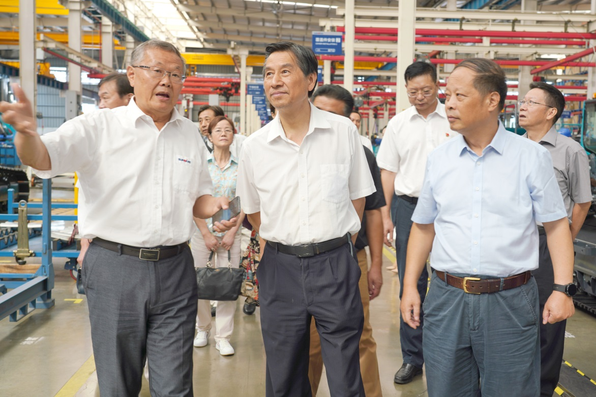 湖南省老科学手艺事情者一行到访壹定发智能