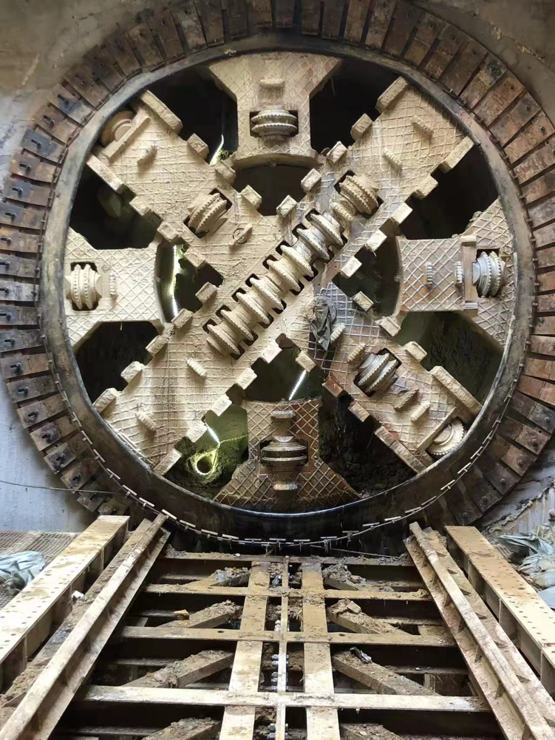 历时424天，，，，，，，，创下最高纪录！万家丽快速化刷新北延线（含电力隧道）全线意会