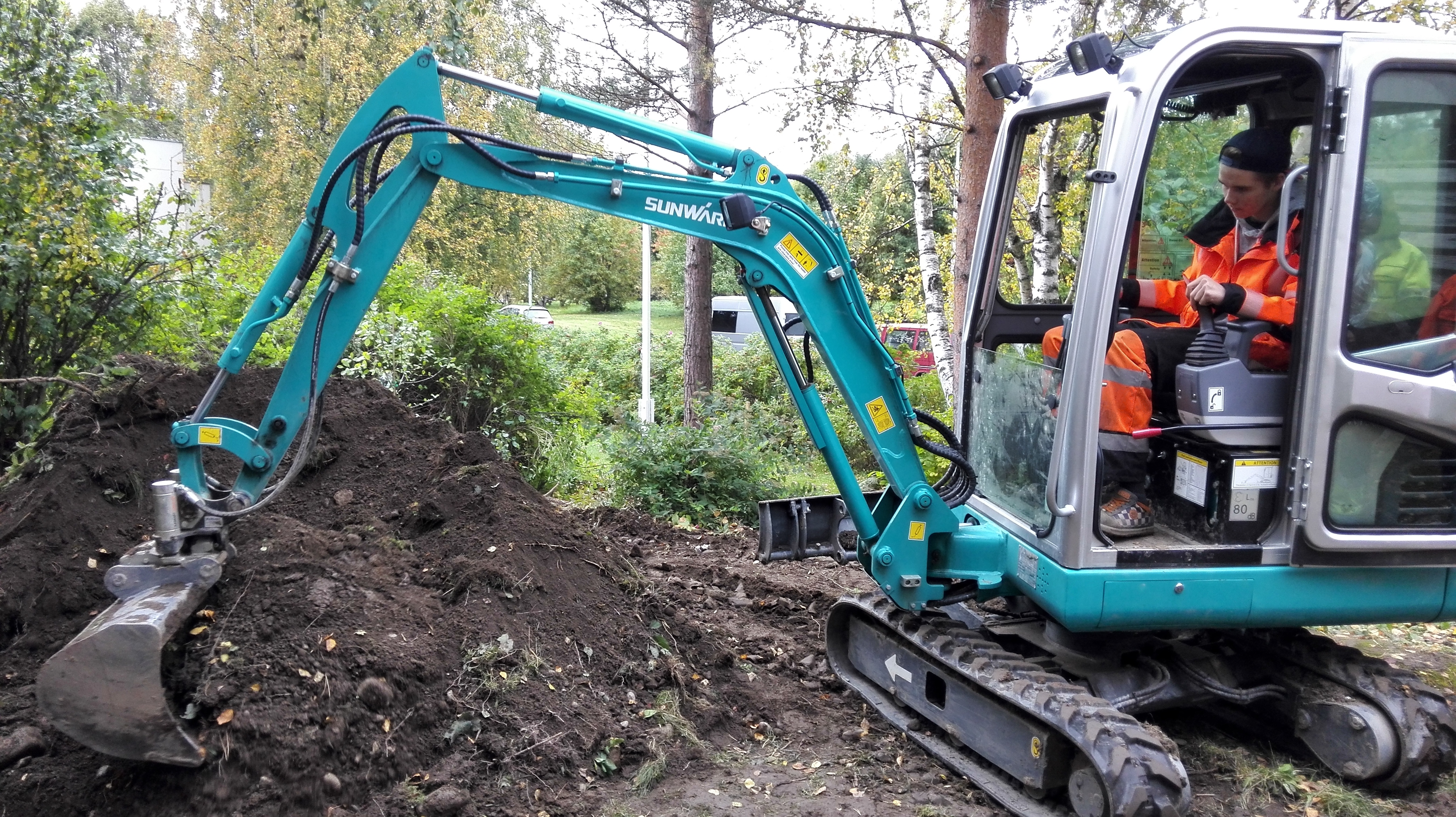 国产小型挖掘机价钱几多钱一台？？？？？？？？