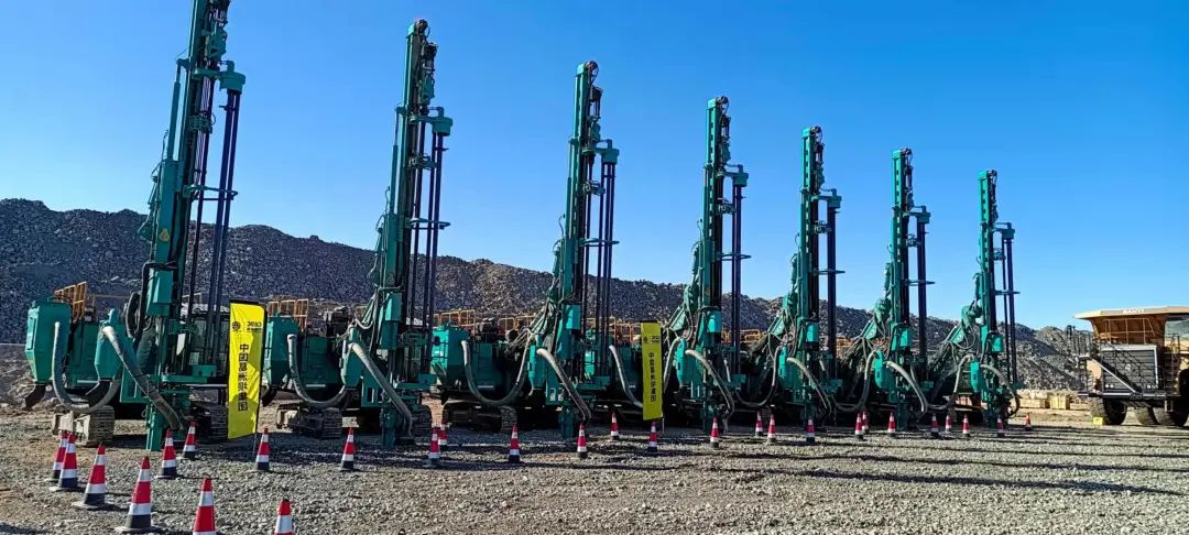 疫情当下，，，，，，，，逆行非洲——壹定发智能凿岩装备团队外洋效劳纪实