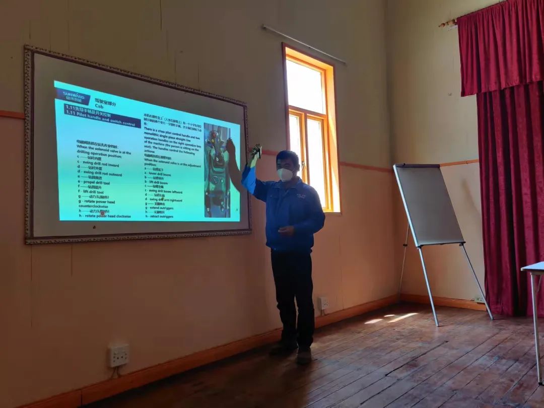 疫情当下，，，，，，，，逆行非洲——壹定发智能凿岩装备团队外洋效劳纪实