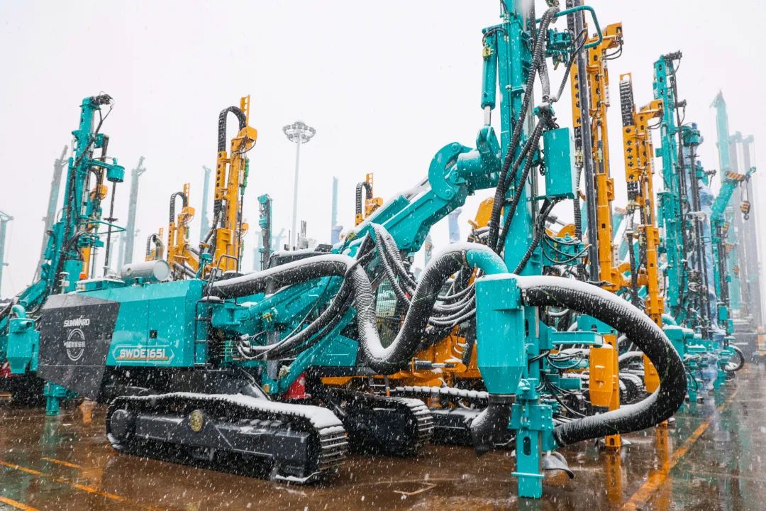 瑞雪兆有年，，，，，，邀您共赏雪中壹定发！