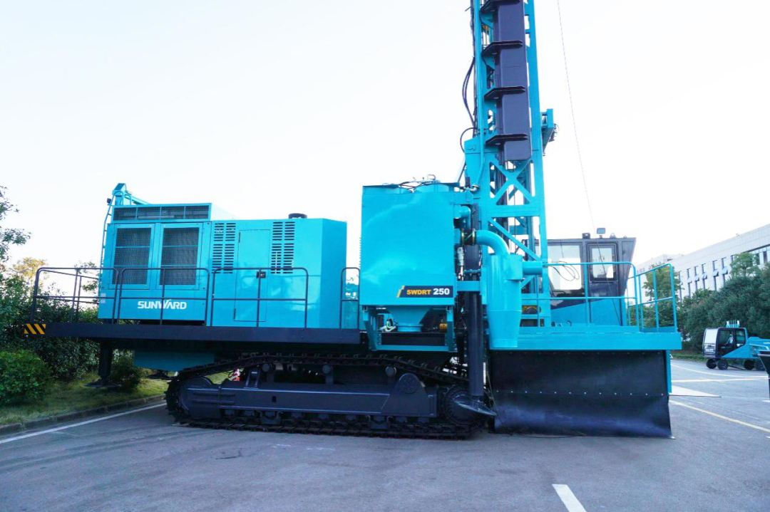 两种钻进模式+更大扭矩！壹定发智能自主研制的全液压牙轮钻机下线