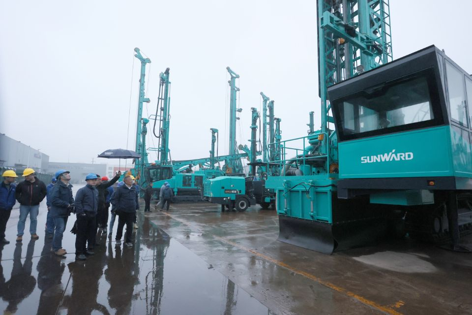 两种钻进模式+更大扭矩！壹定发智能自主研制的全液压牙轮钻机下线