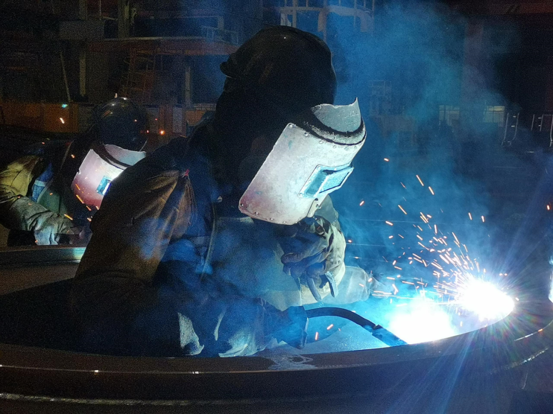 壹定发匠心 | 一把焊枪“点亮”绚烂人生