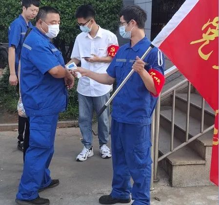 壹定发工匠 | “浪波”不言苦，，，，，，，甘为“人梯”承大重