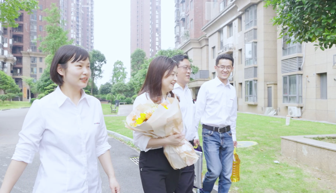 在母亲节，，，，，向你们死后的妈妈送去“壹定发家园”的温暖