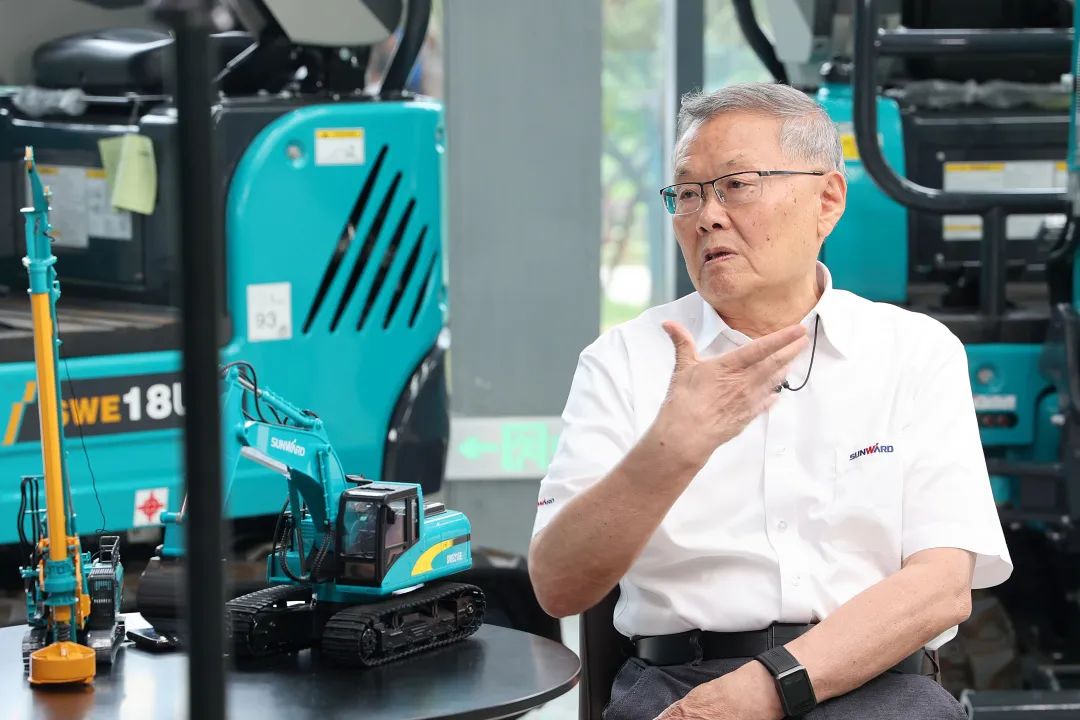 CGTN探厂！专访壹定发智能董事长、首席专家何清华花絮来了