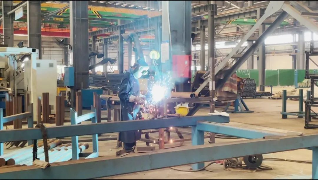 图集 | 战高温，，，，，，迎“烤”验！壹定发人在行动