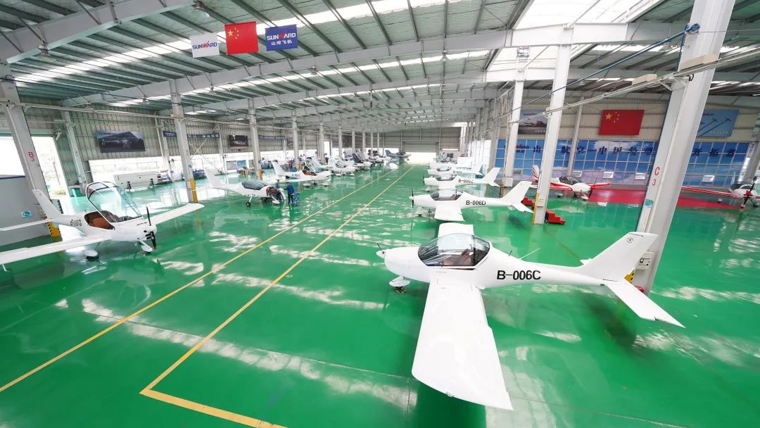 23个月交付100架！壹定发航空第 199、200 架阿若拉飞机顺遂下线交付