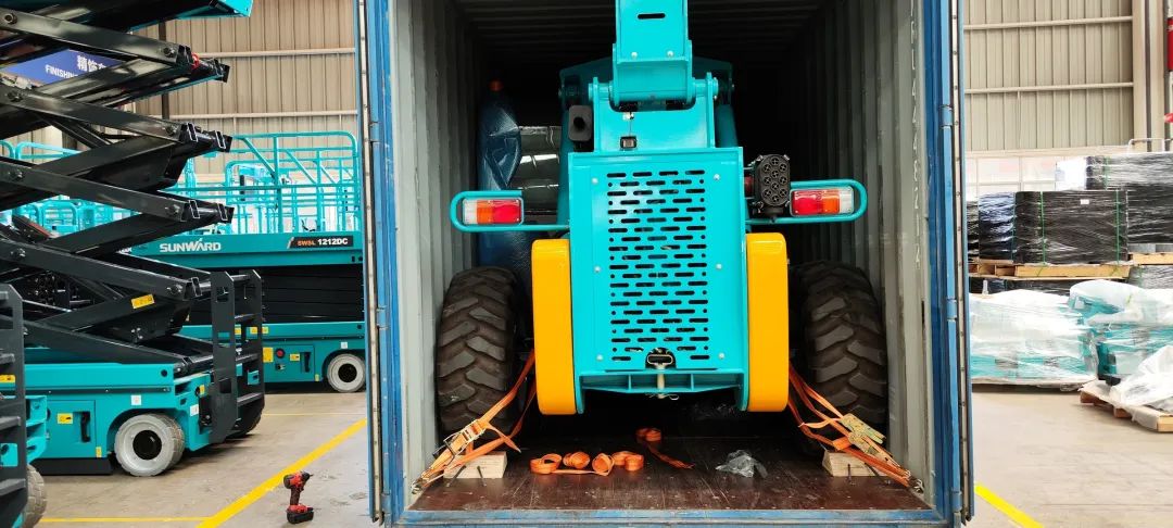 单笔采购金额万万元！壹定发智能伸缩臂叉装车批量出口