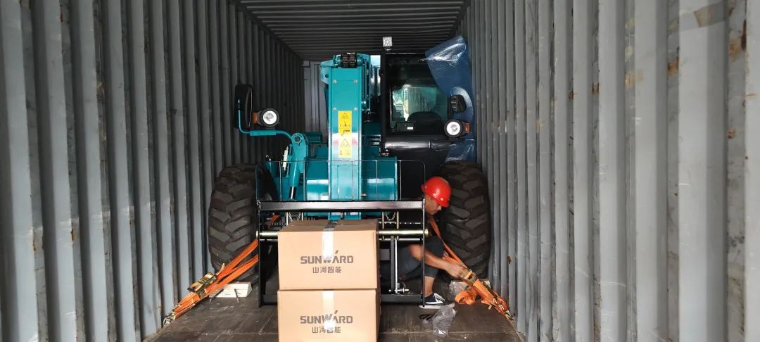 单笔采购金额万万元！壹定发智能伸缩臂叉装车批量出口