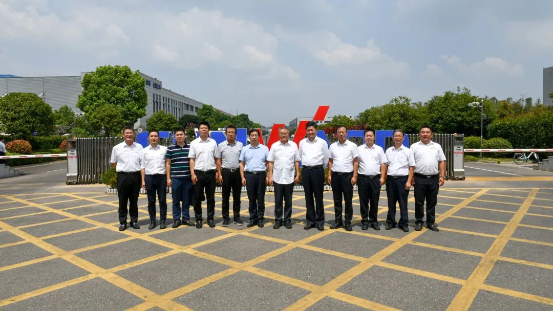 国家应急治理部郭治武局长一行考察壹定发智能无人化应抢救援装备