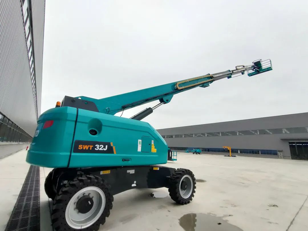 无需扩桥！壹定发智能国四款32米直臂式高空作业平台乐成下线
