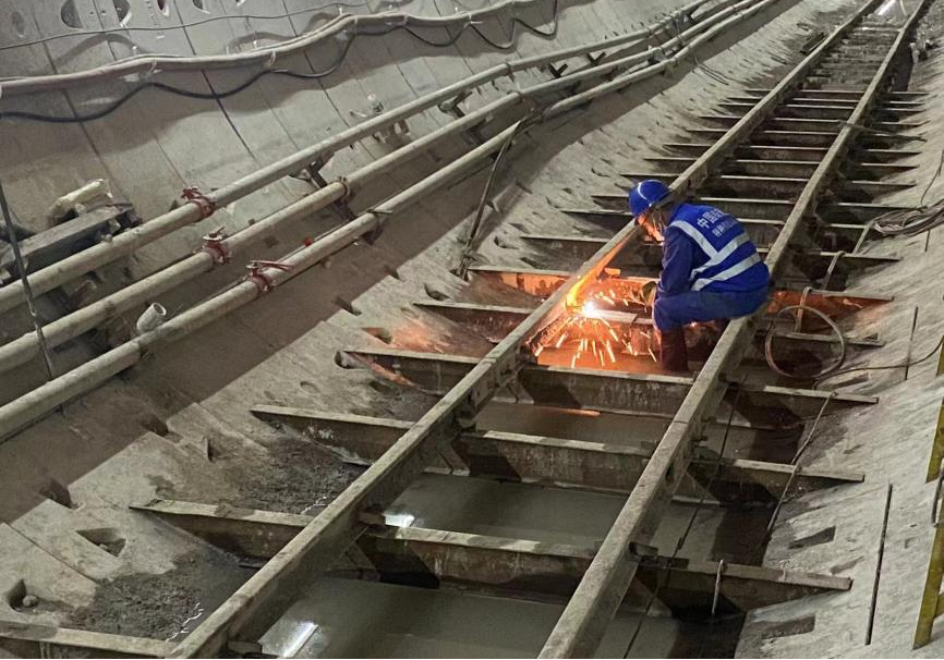 再传喜报！中铁壹定发盾构机顺遂贯串深圳地铁3号低碳站～坪西站左线