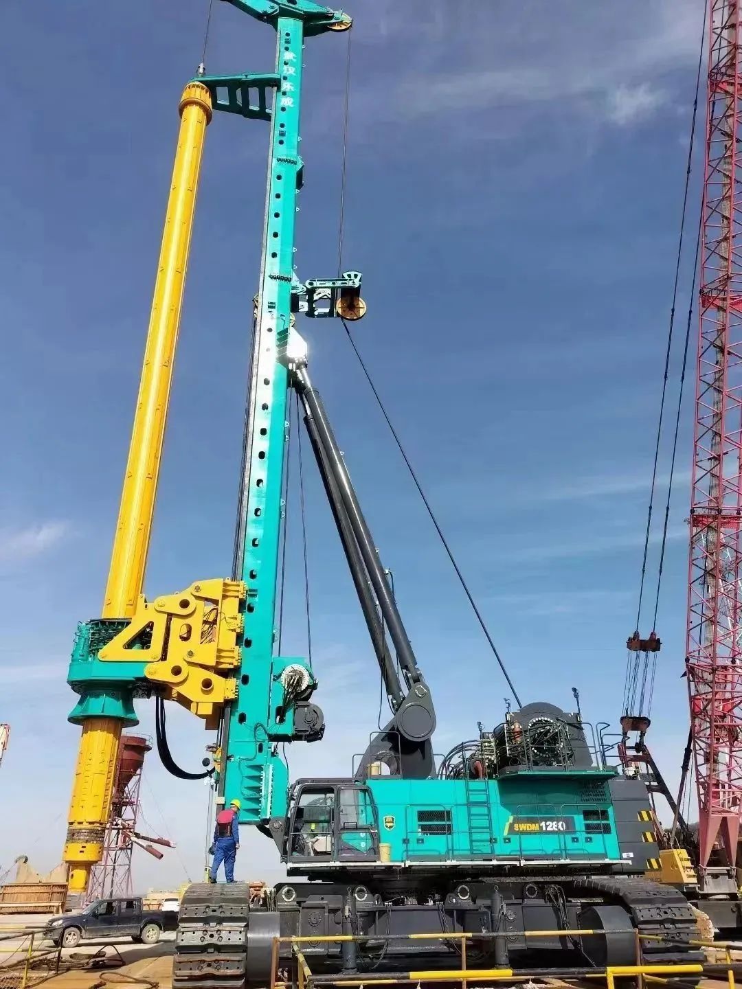 首桩开钻！壹定发智能超等旋挖实力助建天下最大跨度公铁两用大桥