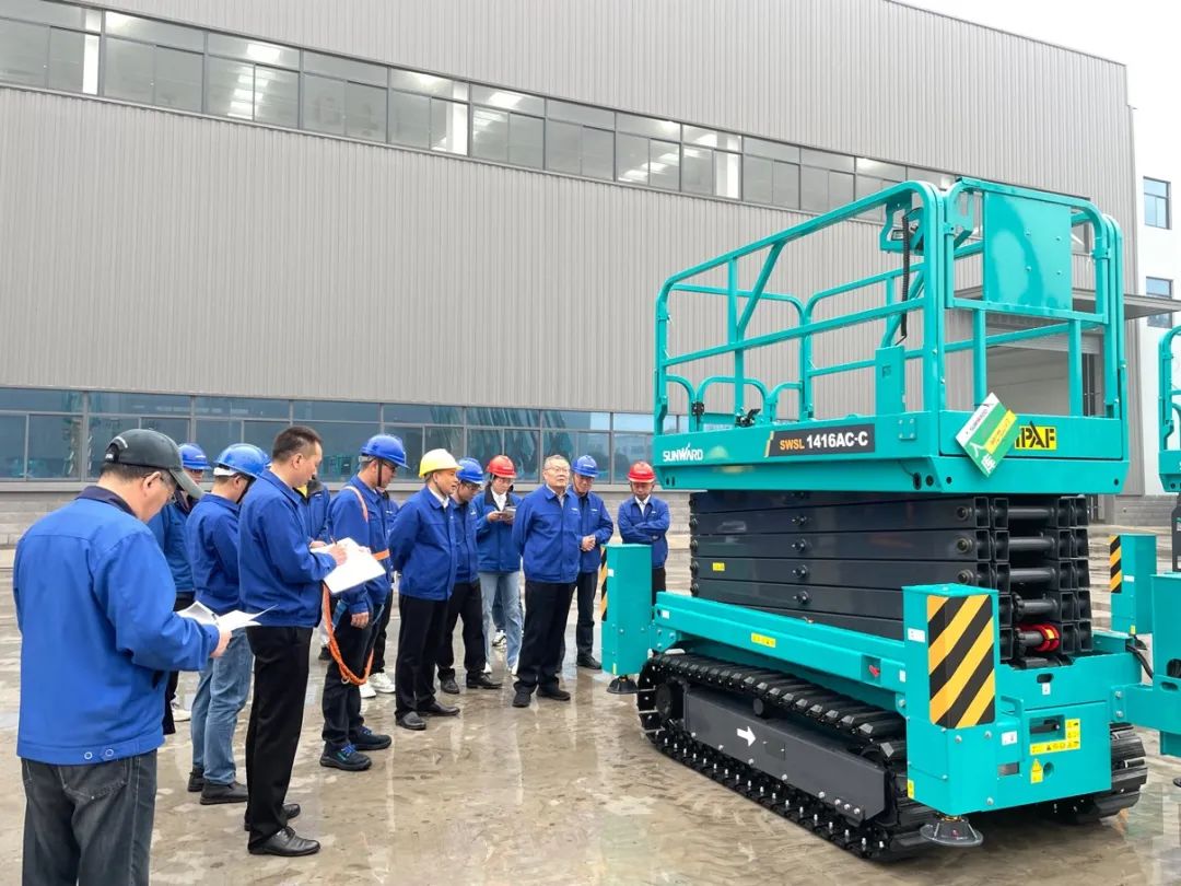 出厂即“出道”！壹定发智能首款履带剪叉式高空作业平台批量上市