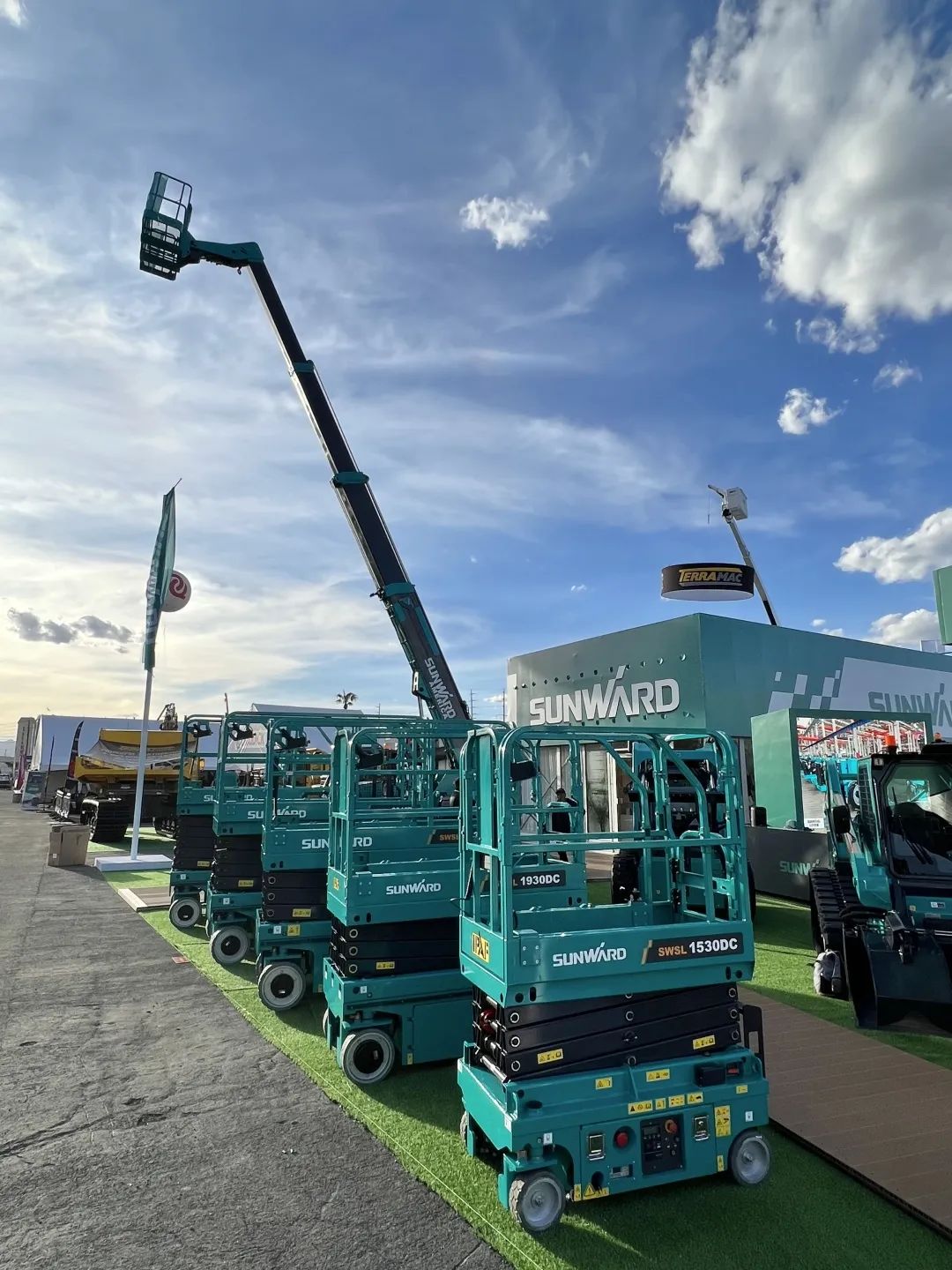 拉展直播 | 壹定发智能高空精品亮相2023美国拉展，，，，，，哪款是你的最爱？？？？？