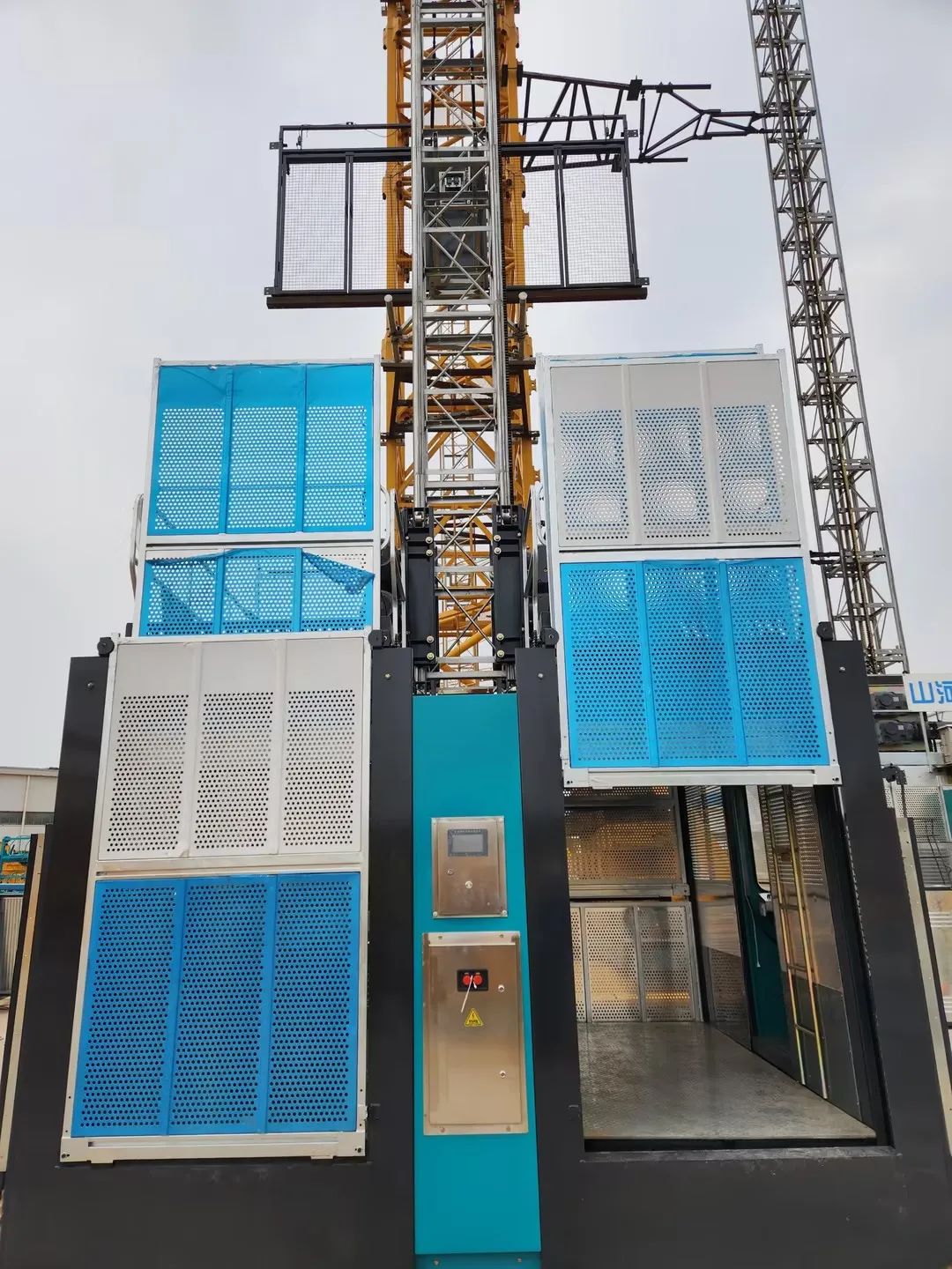 科技显能、再添新品！壹定发江麓智能施工升降机乐成下线