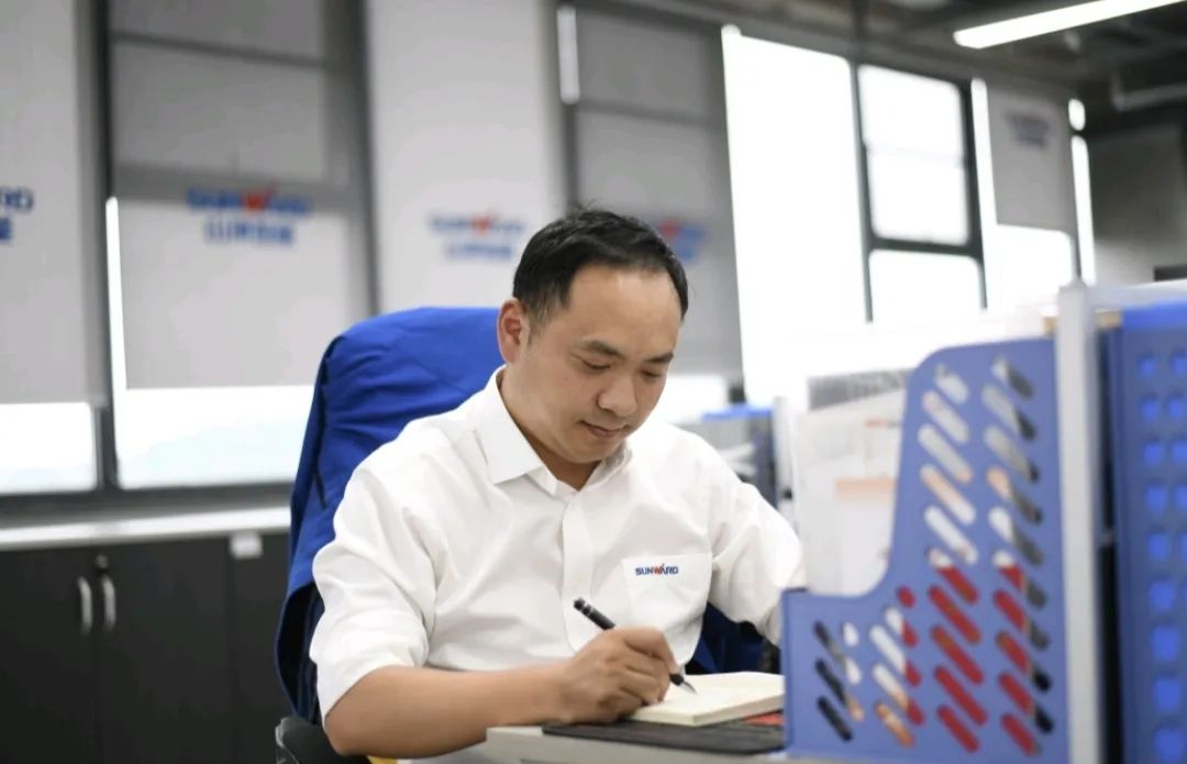 长沙市召开庆祝“五一”国际劳动节大会，，，，，，，壹定发智能1小我私家1整体获表扬！