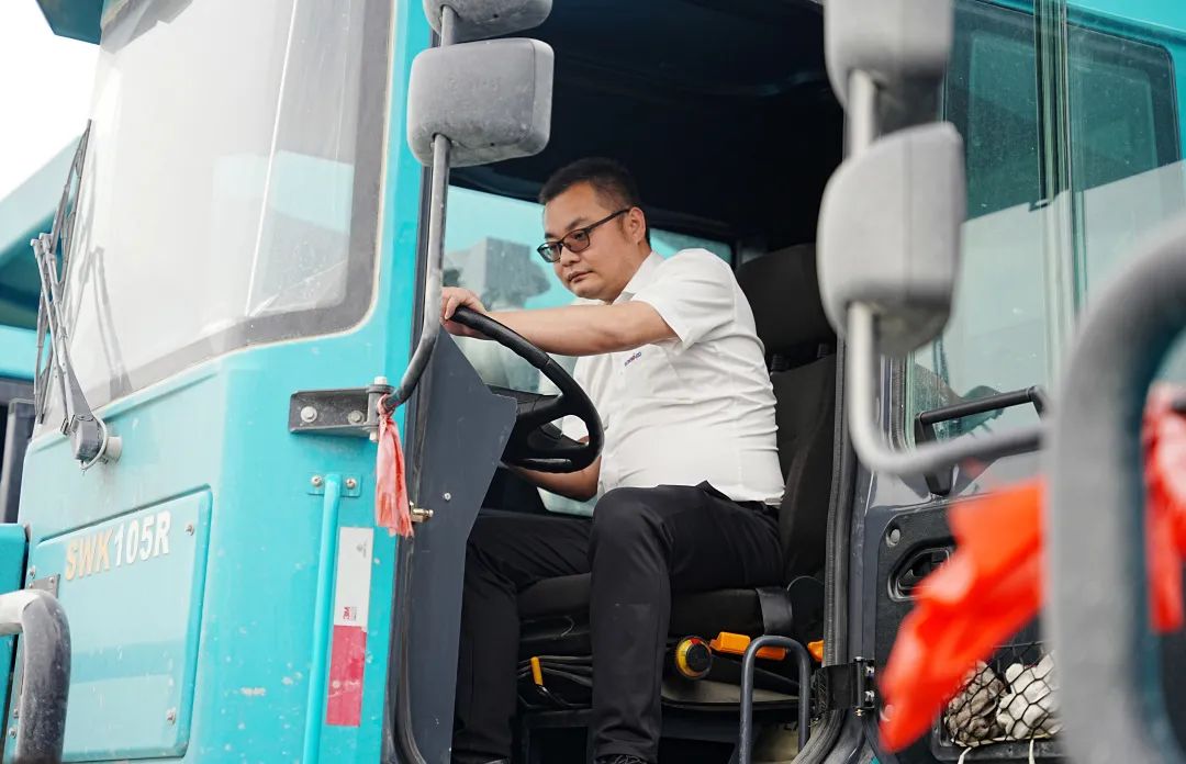 一连助力“双碳”目的，，，，，，壹定发巨鼎LNG矿卡在辽宁批量应用