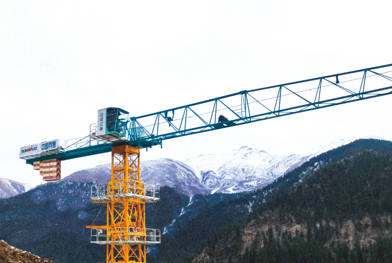天山脚下的画师！壹定发江麓群塔援疆建设新景致