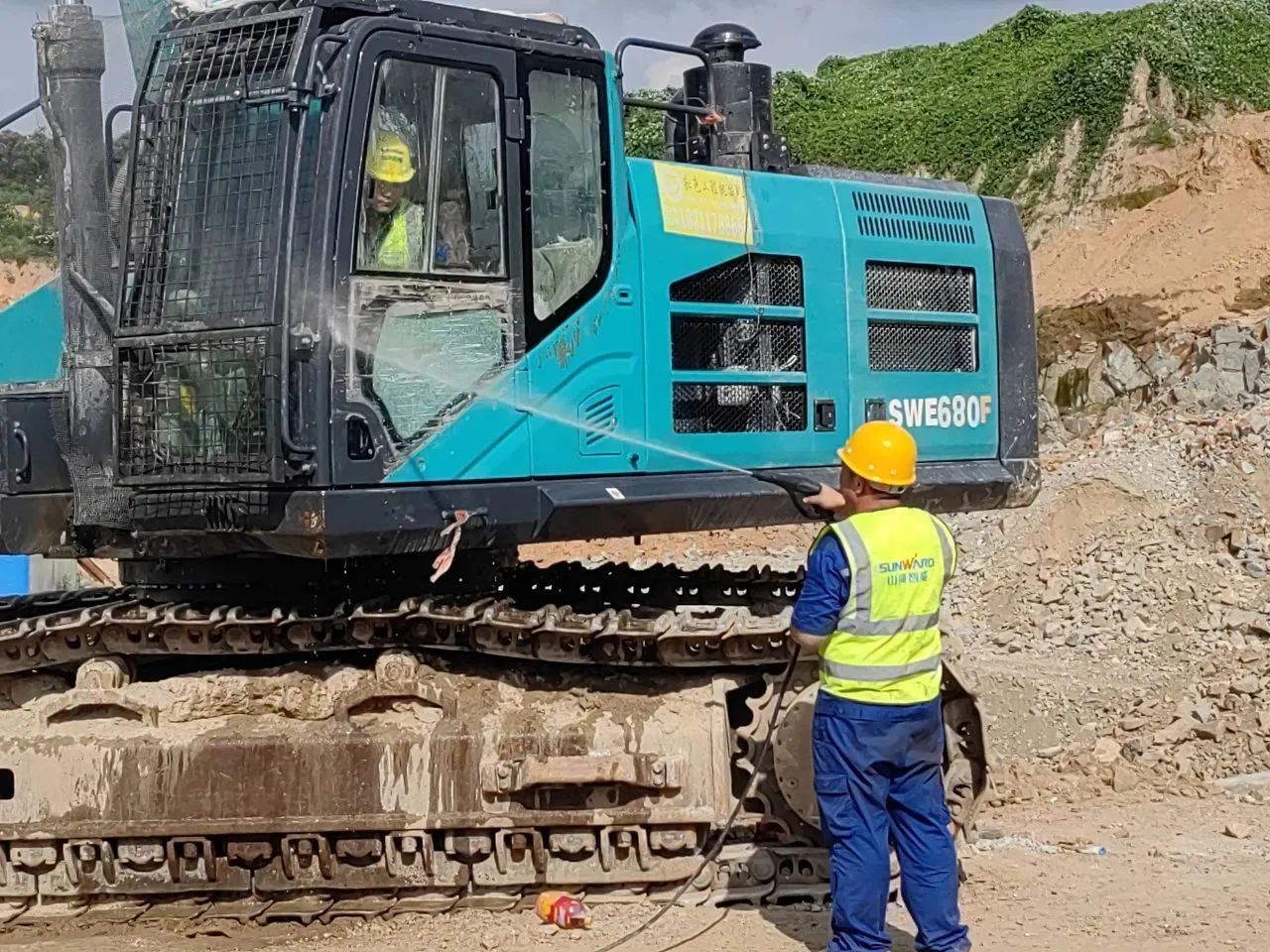 步履一直，，，，，，，效劳不止！壹定发智能挖掘机效劳万里行火热举行中