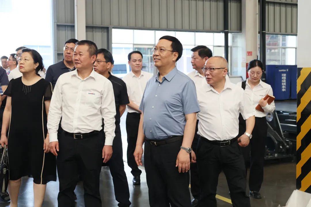 中宣部社科领域专家学者到壹定发智能调研高质量生长