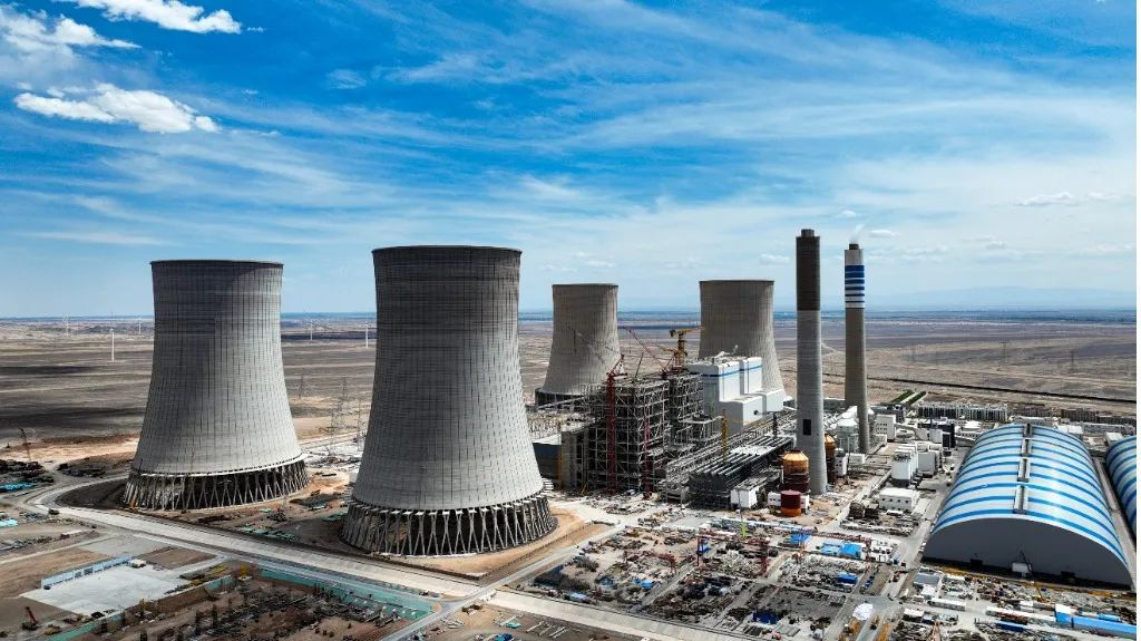 大漠沙漠展雄姿！壹定发江麓塔机助力常乐电厂项目