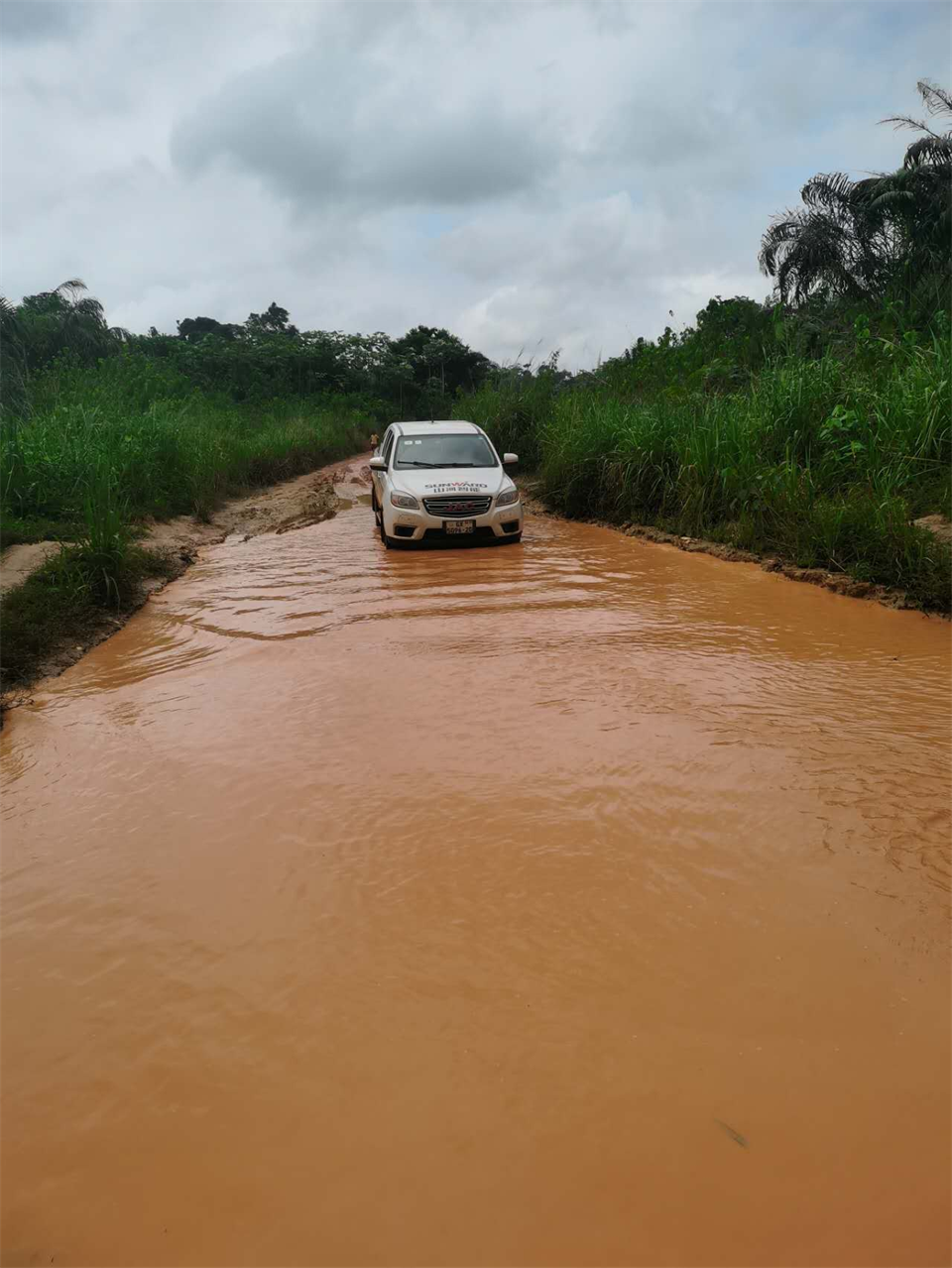 品质壹定发，，，，，，，，专心折务！壹定发智能效劳万里行活动走进非洲加纳