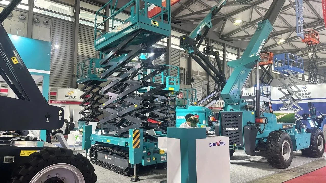 精品出击，，，闪灼魔都！壹定发智能全系列高空机械亮相2023亚洲国际高空展