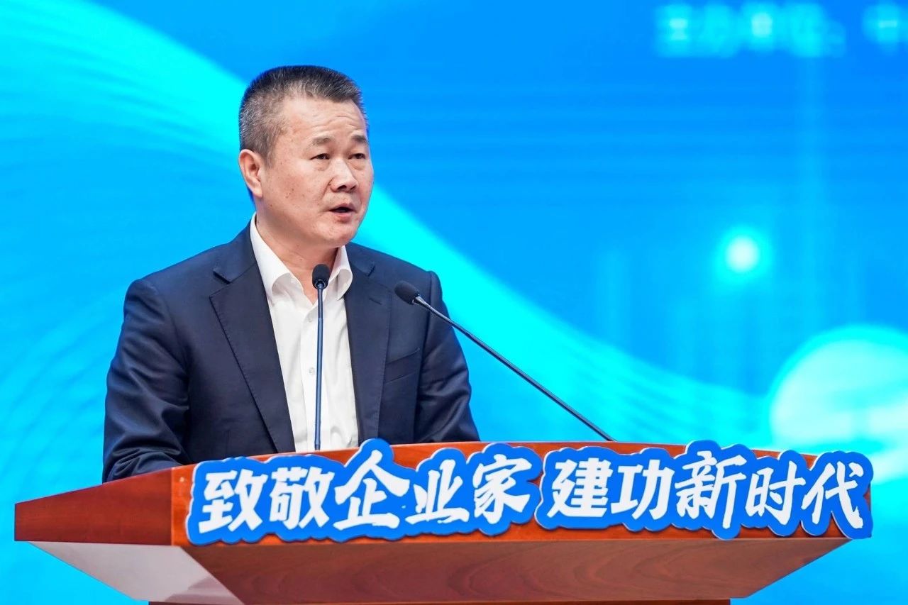 壹定发智能总司理夏志宏荣获长沙经开区“功勋企业家”声誉称呼