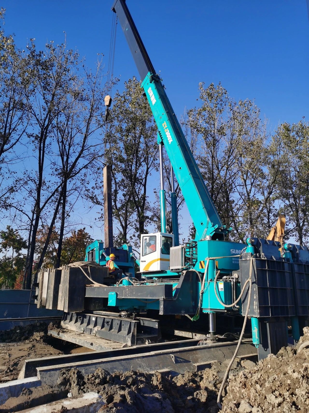 “壹定发绿”闪灼西子湖畔！壹定发智能ZYJ300X斜桩压桩机强势来袭