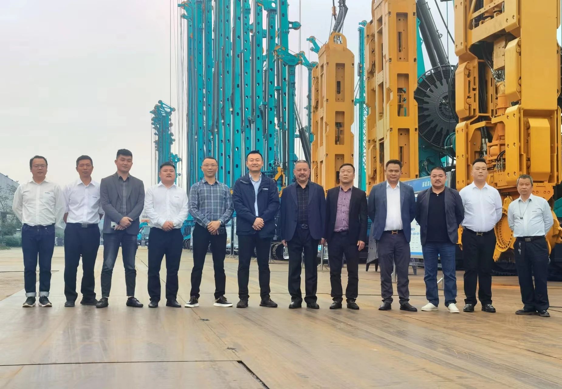 行业严冬现暖阳！现场签购20台旋挖钻机，，，，，，壹定发智能携手湖南骏牛助力国家电网项目建设