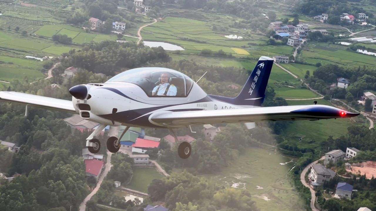 二十载磨砺，，，，，，“阿若拉”飞机累计航行时间突破11万小时！