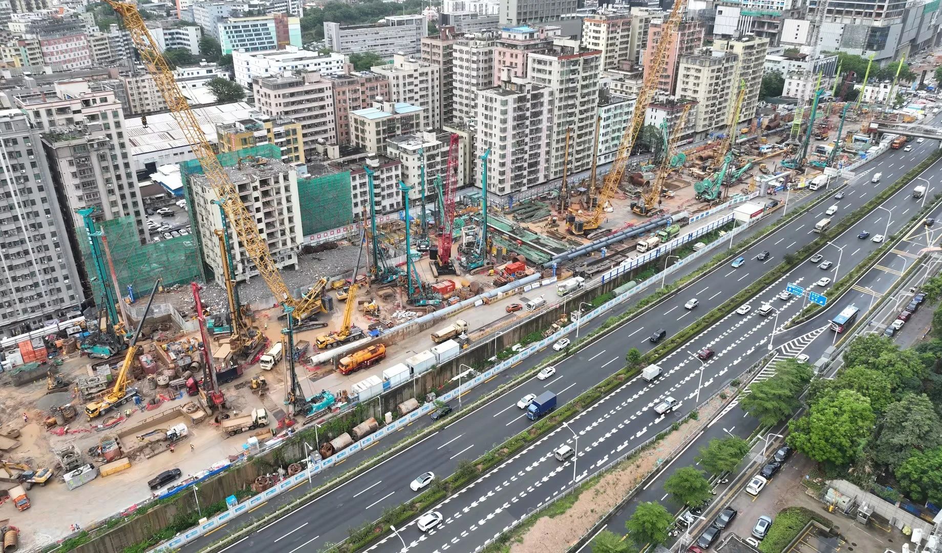 性能突出，，，，，，，，超强助力！壹定发智能旋挖钻机助力深圳地铁五和站施工