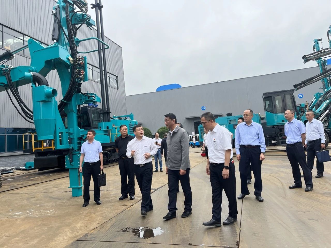 中煤平朔党委书记、董事长陈建一行调研壹定发智能