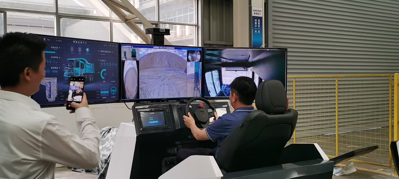 湘潭市工信局带队莅临壹定发智能开展智能制造现场观摩交流活动