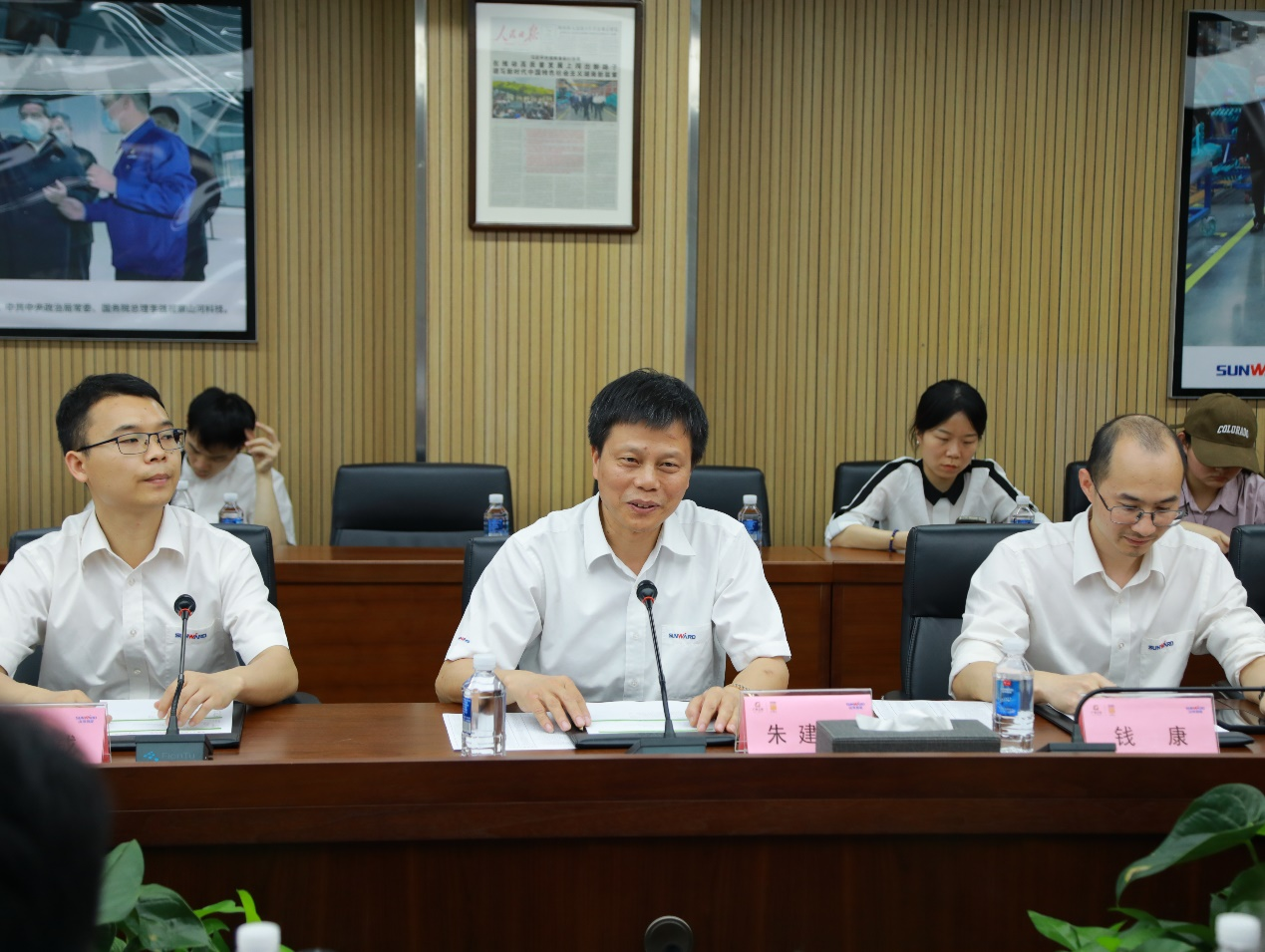 湘潭市工信局带队莅临壹定发智能开展智能制造现场观摩交流活动