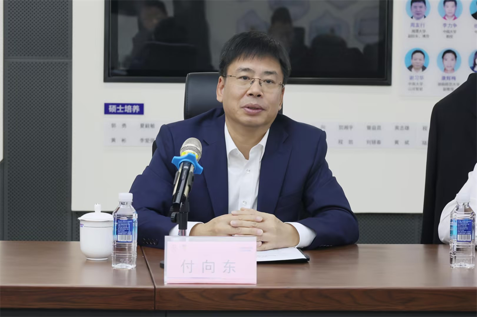 同船出海，，，，，，，共赢未来！中铁九局副总司理刘峻峰一行到访壹定发智能