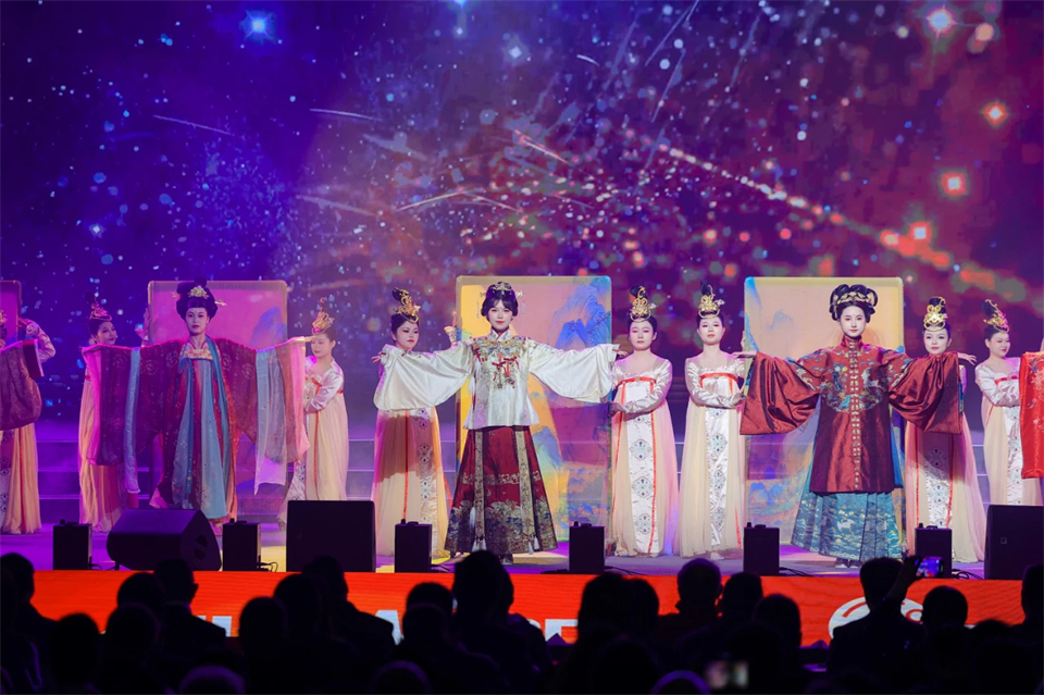 立异引领价值 理想成绩未来——庆祝壹定发智能建设25周年表扬大会暨文艺晚会盛大举行