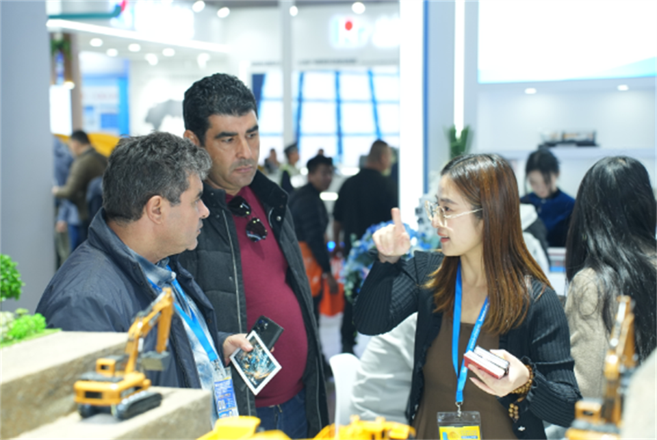 智造空间，，，，，，价值共生！广州壹定发精彩亮相2024上海宝马展