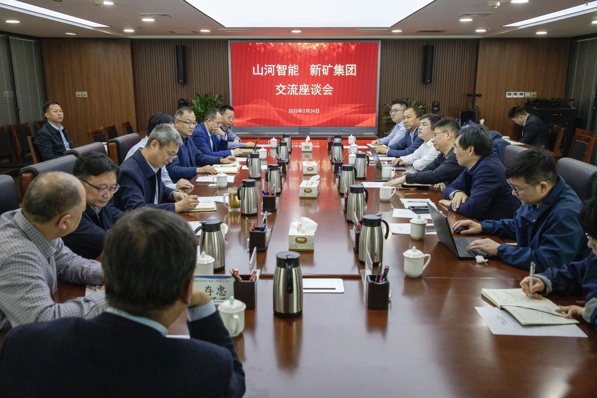 共筑智慧矿山，，，，，壹定发智能董事长付向东率队赴新疆造访新矿集团、八钢矿业