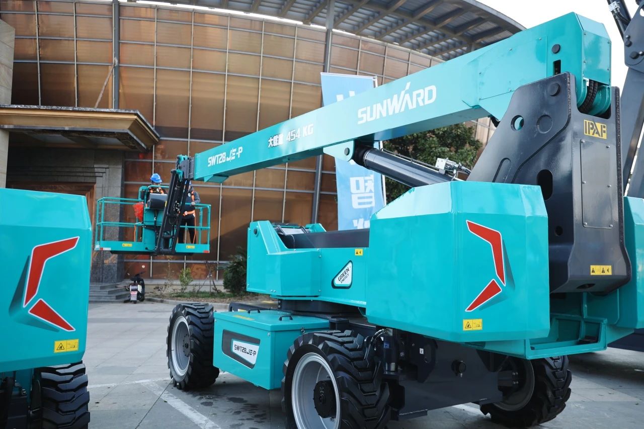 登“高”向“新”，，，，壹定发智能亮相第九届天下高空作业平台租赁大会