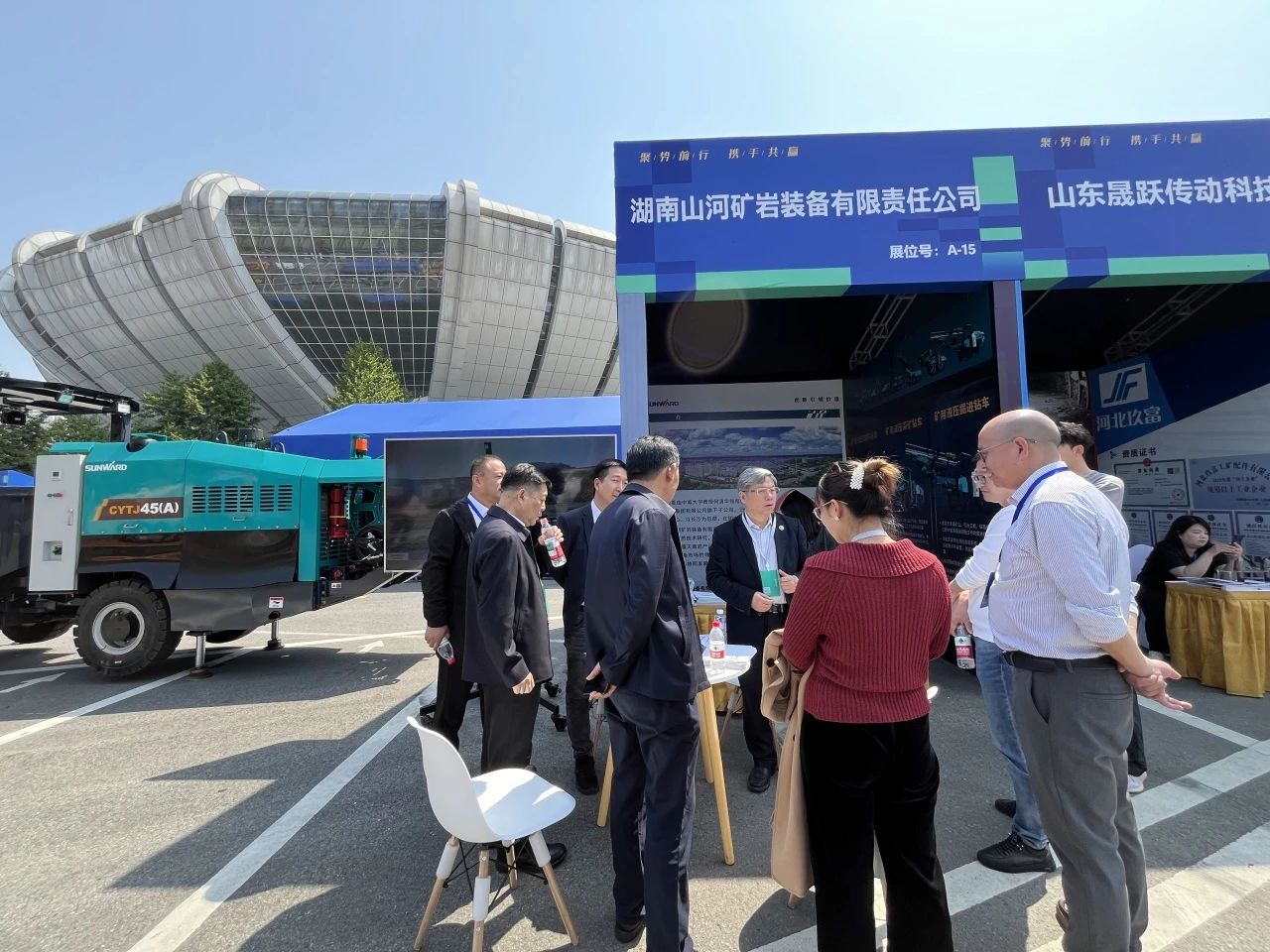 壹定发矿岩携井下掘进台车亮相苍南矿山井巷机械展