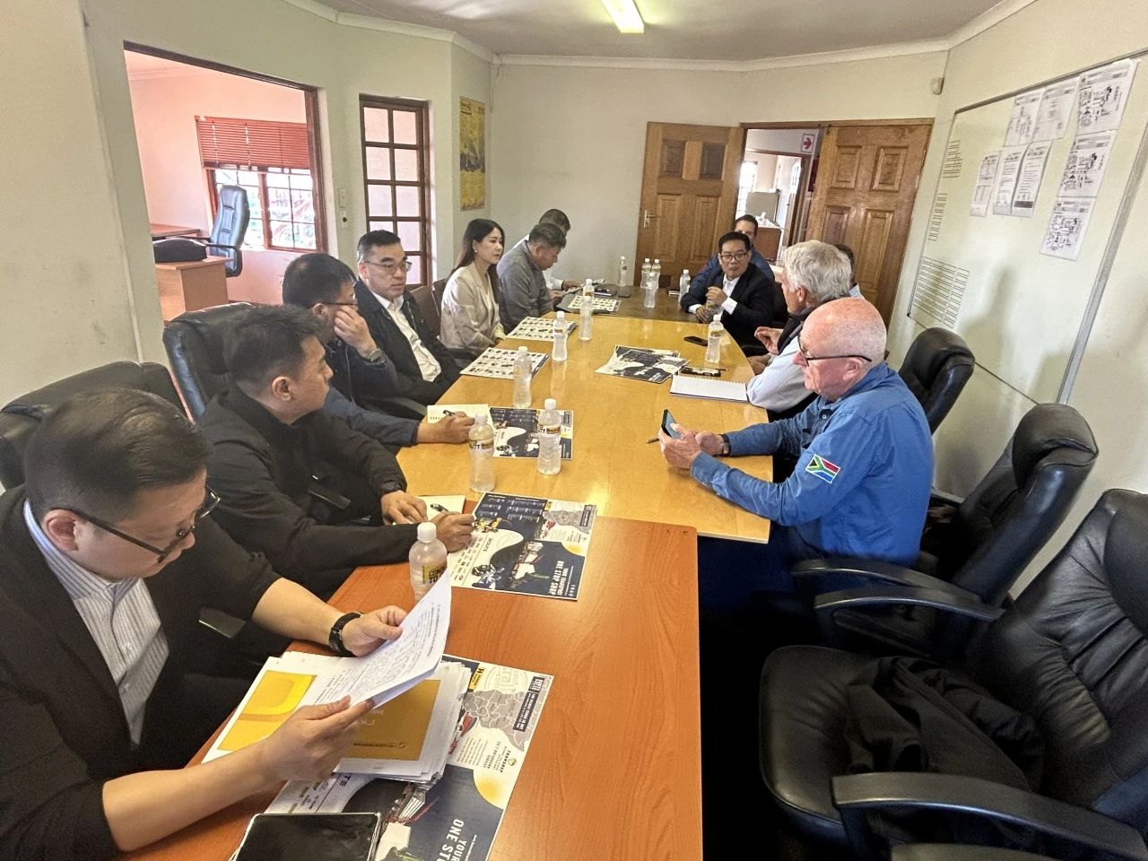 广州工控集团总司理王福铸率队考察壹定发智能南非子公司