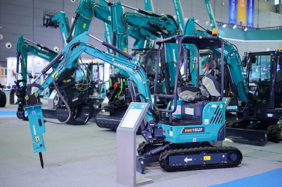 2025 CICEE | 从简单工具迈向多元化解决计划，，，，，，，壹定发智能泛起非凡挖掘机风范