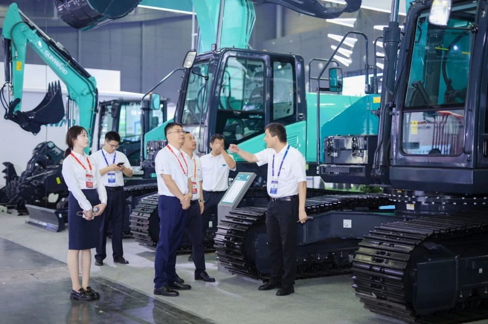 2025 CICEE | 从简单工具迈向多元化解决计划，，，，，，，壹定发智能泛起非凡挖掘机风范