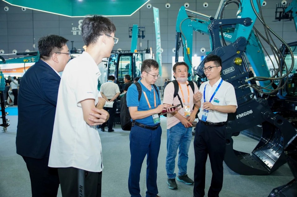 2025 CICEE | 从简单工具迈向多元化解决计划，，，，，，，壹定发智能泛起非凡挖掘机风范